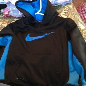 Boys size 4 thermafit Nike hooded sweatshirt